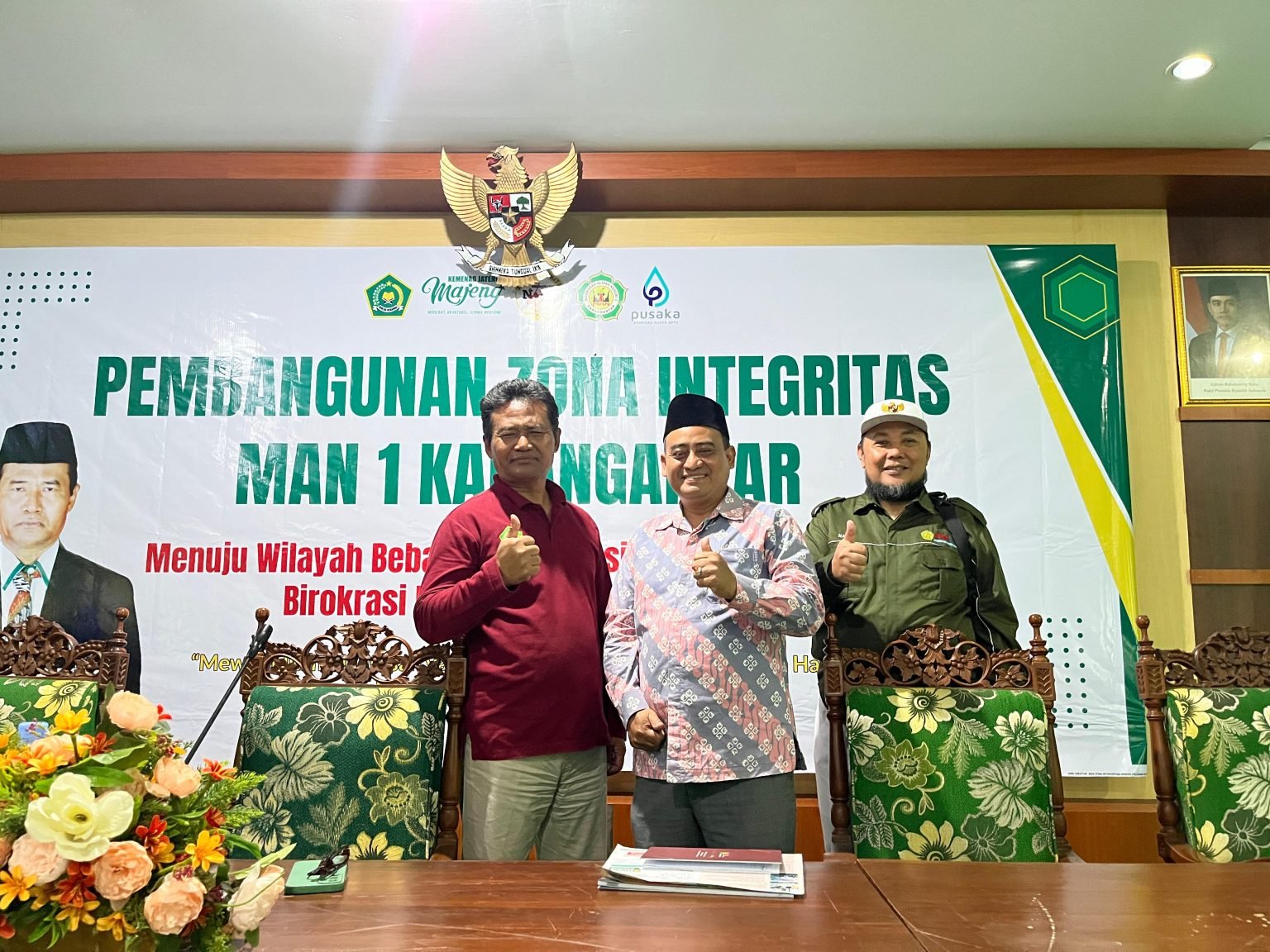 Direktur Pascasarjana dan Dekan Fakultas Tarbiyah IIM Surakarta Saksikan Deklarasi Pembangunan Zona Integritas MAN 1 Karanganyar
