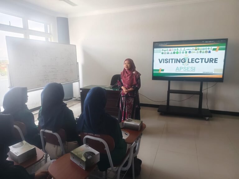 Dosen Ekonomi Syariah IIM Surakarta Menjadi Visiting Lecturer di FEBI UIN Sayyid Ali Rahmatullah Tulungagung